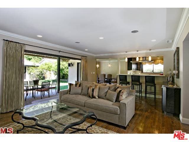 2001 Coldwater Canyon Dr in Beverly Hills, CA - Building Photo - Building Photo