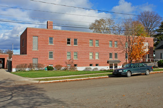 Carrier Crest Apartments in Grand Rapids, MI - Building Photo - Building Photo