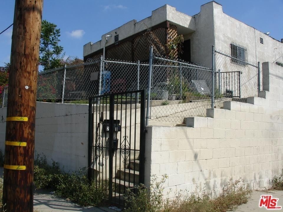 2154 Santa Ynez St in Los Angeles, CA - Foto de edificio