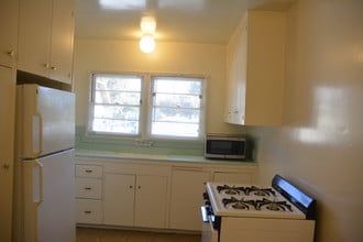 605 N Holliston Ave in Pasadena, CA - Building Photo - Building Photo