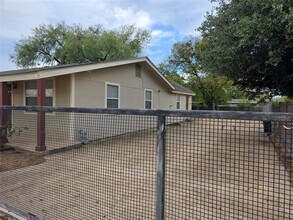 3106 Fallwell Ln in Austin, TX - Building Photo - Building Photo