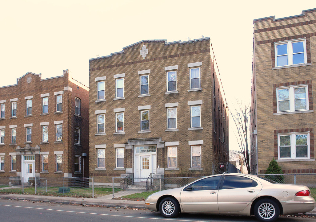 1650-1670 Broad St in Hartford, CT - Foto de edificio