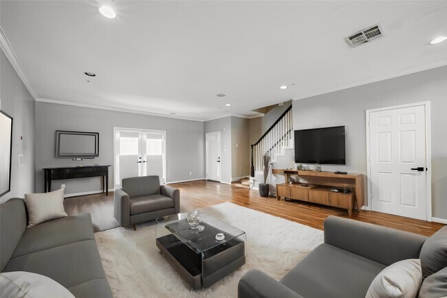 17 Waugh Dr in Houston, TX - Building Photo - Building Photo