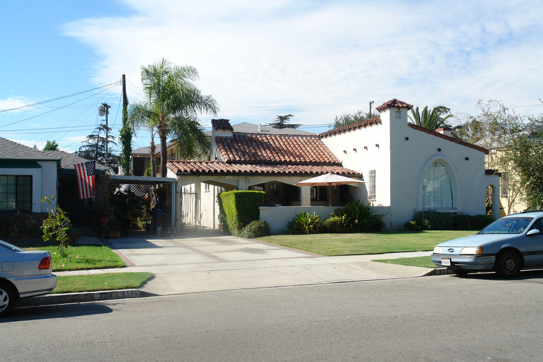 713 N Adams St in Glendale, CA - Building Photo