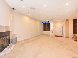 130 S Middle Neck Rd in Great Neck Plaza, NY - Building Photo