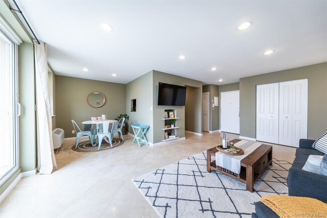 2 Richmond Rd in Lido Beach, NY - Foto de edificio - Building Photo