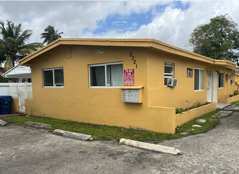 2721 NW 28th St in Miami, FL - Foto de edificio