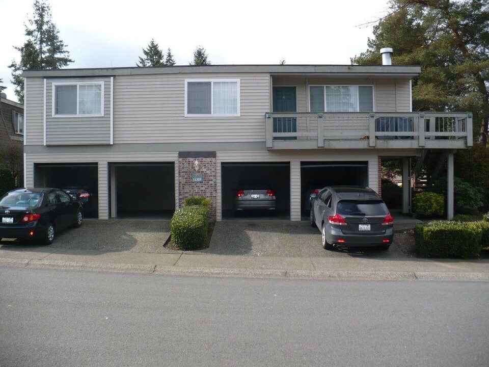14309 NE 7th Pl in Bellevue, WA - Building Photo