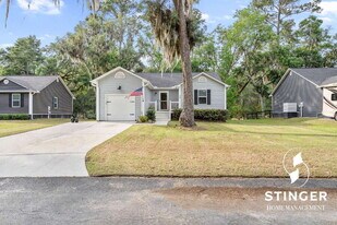 40 Canopy Ln in Saint Helena Island, SC - Building Photo