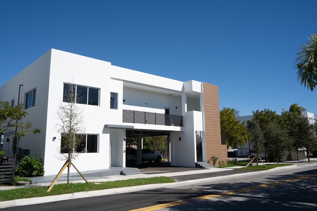500 Foster Rd, Unit 500 Foster Unit A in Hallandale Beach, FL - Building Photo - Building Photo
