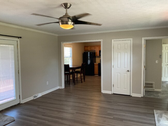 220 Larchwood Dr in Simpsonville, SC - Building Photo - Building Photo