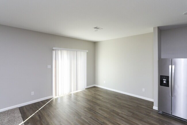 7015 London Fog Dr in Dallas, TX - Building Photo - Building Photo