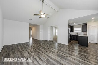 327 Condie Russell Ave in Venus, TX - Foto de edificio - Building Photo