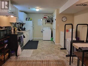 6 Zecca Dr in Guelph, ON - Building Photo - Building Photo