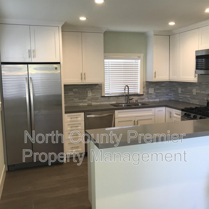 2245 Garnet Ave in San Diego, CA - Building Photo