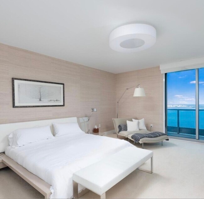1300 Brickell Bay Dr, Unit #3208 in Miami, FL - Foto de edificio - Building Photo