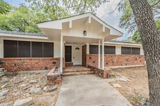 6409 Yorkshire Dr in Forest Hill, TX - Building Photo - Building Photo