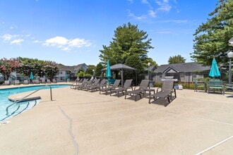 Heights at New Garden in Greensboro, NC - Foto de edificio - Building Photo