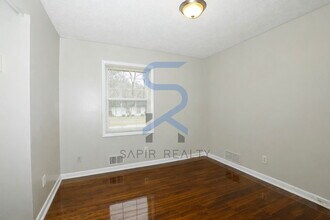 722 Tara Cir SE in Atlanta, GA - Building Photo - Building Photo