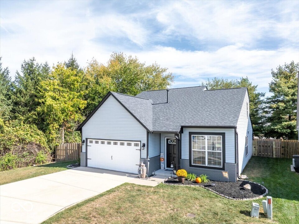 11351 Boston Way in Fishers, IN - Building Photo
