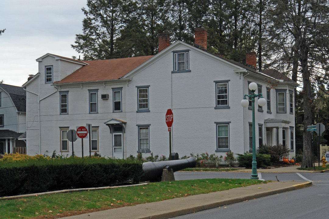 237 S 3rd St in Lewisburg, PA - Foto de edificio