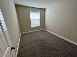 1025 S Crumal St in Visalia, CA - Building Photo - Building Photo