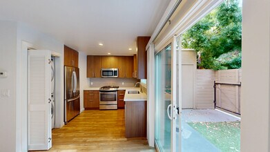 1443 Casa Buena Dr-Unit -406 in Corte Madera, CA - Foto de edificio - Building Photo