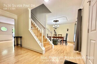 7436 Silver Pine Dr in Springfield, VA - Building Photo - Building Photo