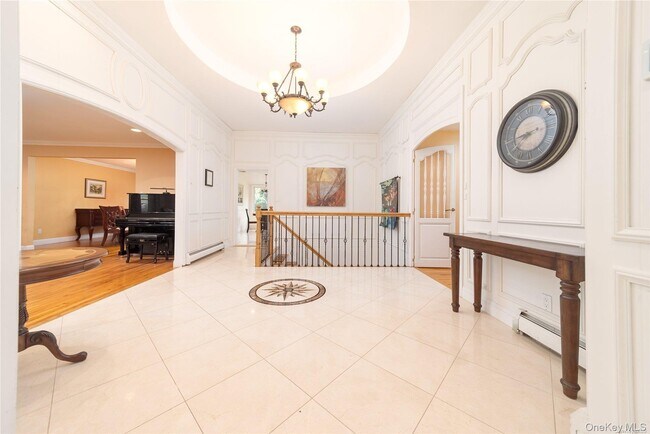 65 Starling Ct in Roslyn, NY - Building Photo - Building Photo