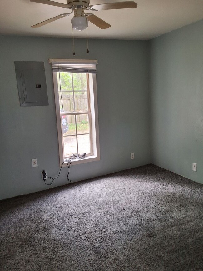 1207 1/2 S 12th St in Pekin, IL - Building Photo - Building Photo