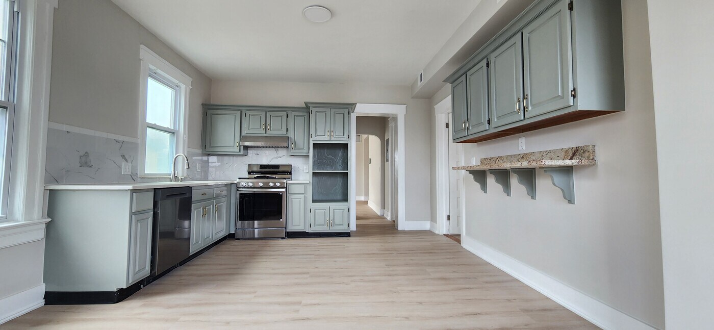 1048 Sanford Ave, Unit 2 in Irvington, NJ - Building Photo