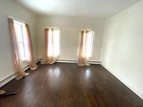 141 West St, Unit 1 in Litchfield, CT - Foto de edificio - Building Photo