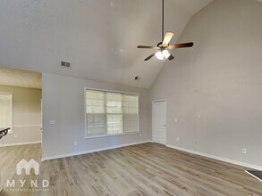 9033 Aldbury Dr in Locust Grove, GA - Foto de edificio - Building Photo