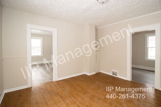 5805 Lansing Ave-Unit -Down in Cleveland, OH - Building Photo - Building Photo
