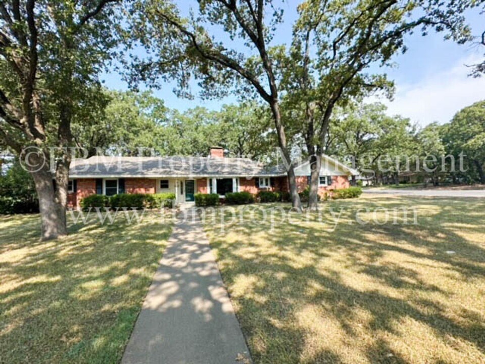 900 Dobbins Rd in Corsicana, TX - Foto de edificio