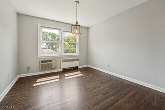 24 Hutton Ave in West Orange, NJ - Building Photo - Building Photo