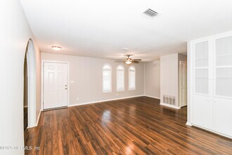 1160 Crown Dr in Jacksonville, FL - Building Photo - Building Photo
