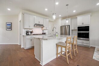 5525 E Spaniel Dr in Ann Arbor, MI - Foto de edificio - Building Photo