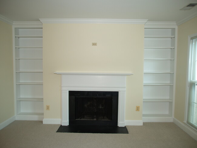 3287 Sutton Pl NW in Washington, DC - Foto de edificio - Building Photo