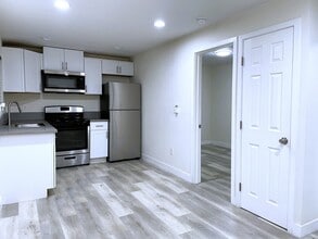 922 E Century Blvd in Los Angeles, CA - Building Photo - Building Photo