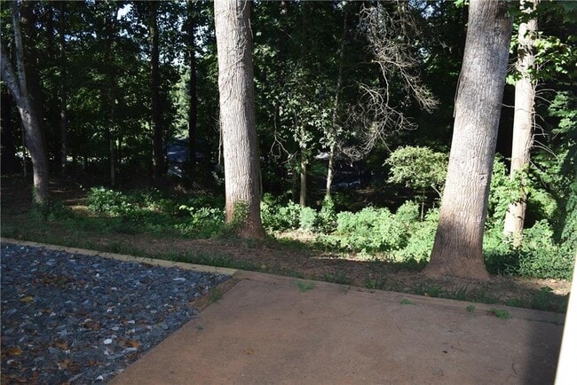 475 Holly Ridge Dr NW in Lilburn, GA - Building Photo - Building Photo