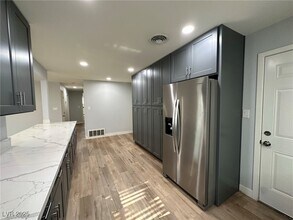 5233 Lytton Ave in Las Vegas, NV - Building Photo - Building Photo