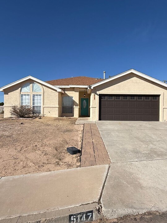 5147 Emerald St in Las Cruces, NM - Building Photo