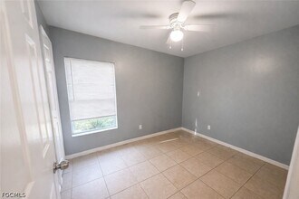 609-611 Hawthorne Ave S in Lehigh Acres, FL - Building Photo - Building Photo