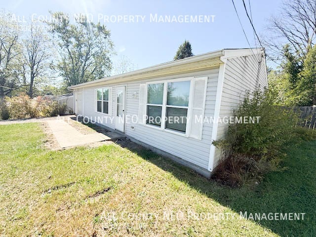 3023 Cliftmont Ave NE in Canton, OH - Building Photo - Building Photo