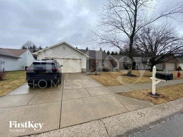430 E Pine Ridge Dr in Westfield, IN - Building Photo