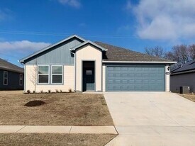 1308 Bates St in Gentry, AR - Building Photo