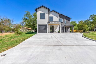 1008 E Marble St in Burnet, TX - Building Photo