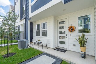 8324 Springwood Cyn Ln in Houston, TX - Building Photo - Building Photo