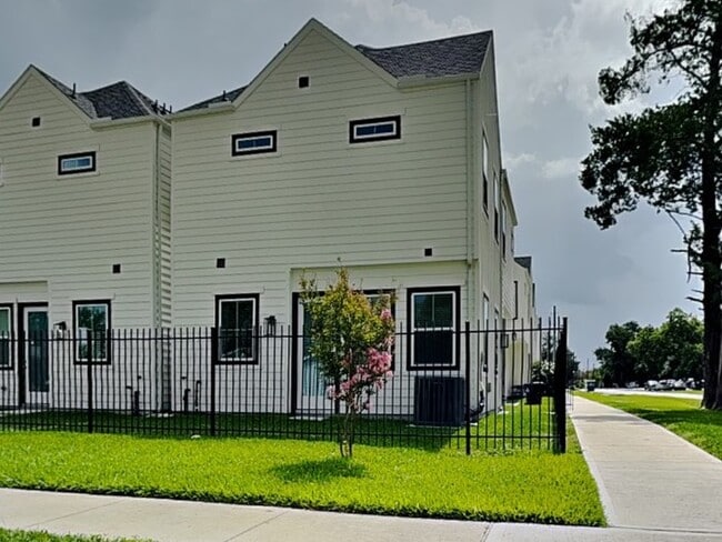 property at 9902 Clark Rd
